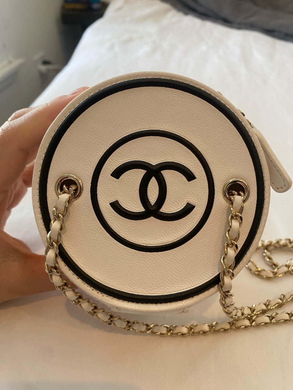 CHANEL CC Round Vanity Case Chain Quilted Lambskin Mini shoulder/crossbody 2021 - Picture 5 of 17